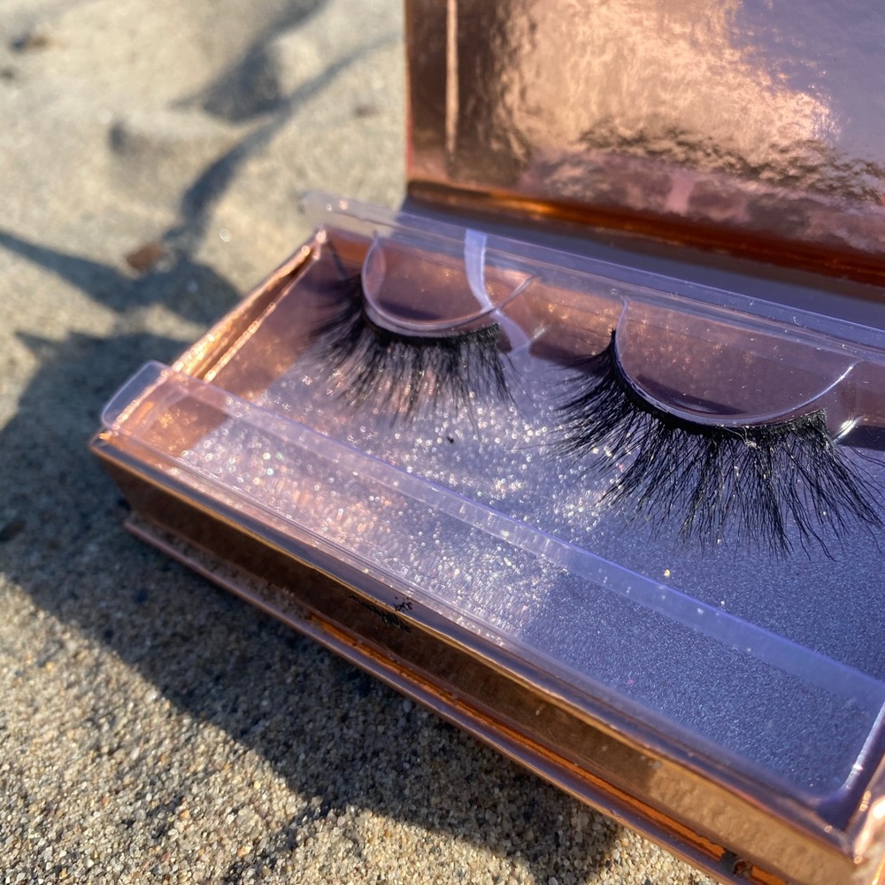 Lashes - Picture 2 of 4